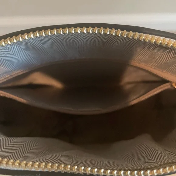 ⭐️ NEW Elegant Pink and White Crossbody Bag - Picture 3 of 9